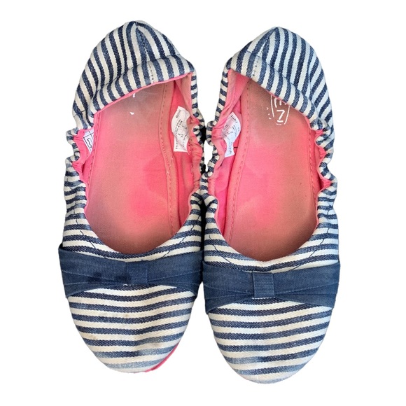 3/$25 Keens Little Girl Size 3 Vertical  Blue & White Stripe with Bow Flats - Picture 1 of 5